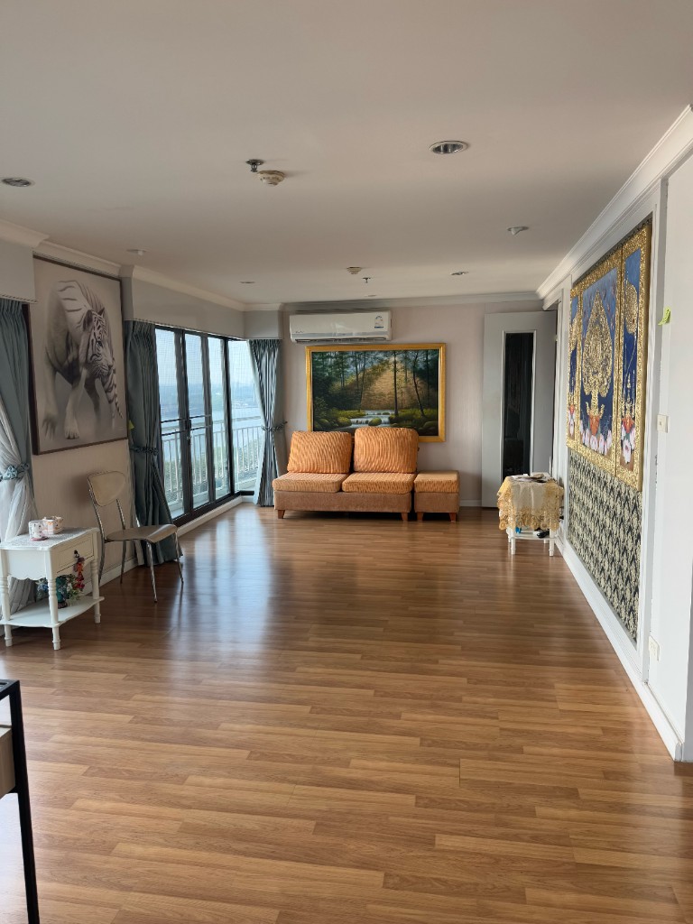 Spacious living area