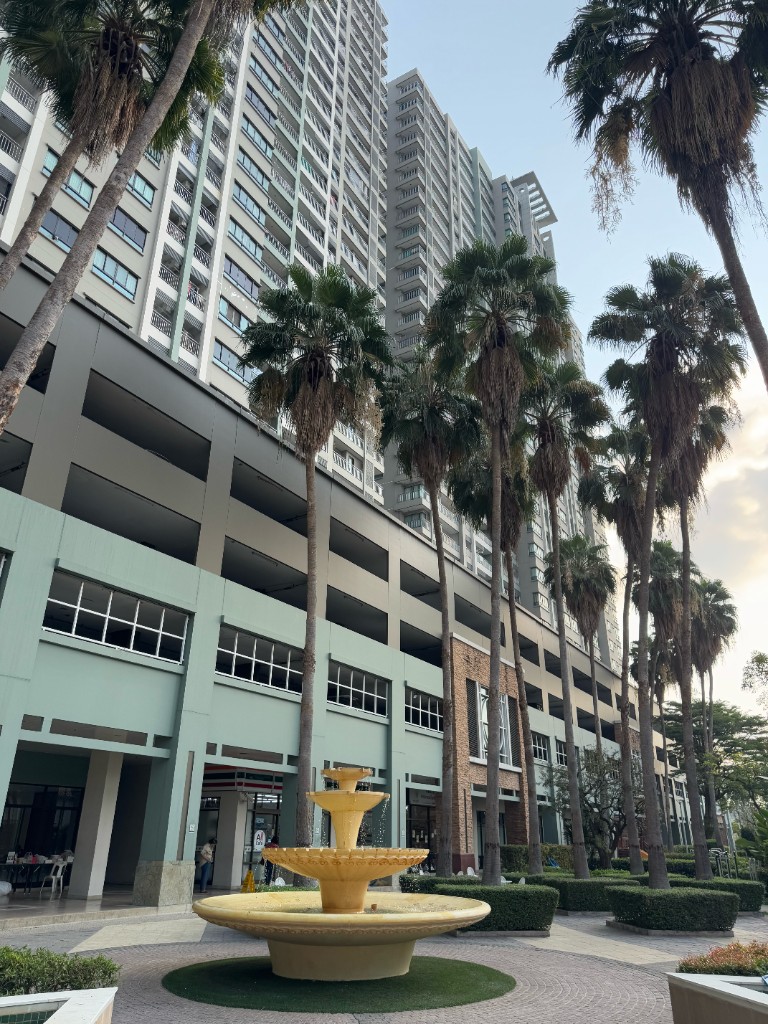 Riverside complex & fountain